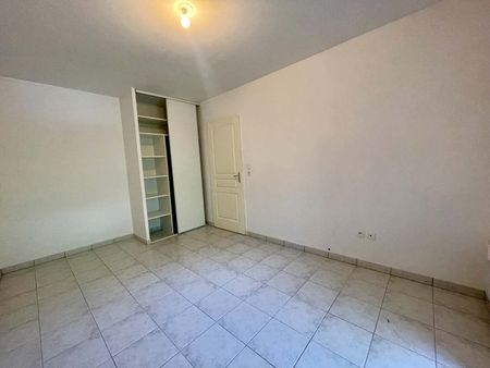 Location Appartement 2 pièces 47m² HENIN BEAUMONT 62110 - Photo 2