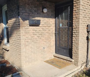 For Lease - 8087 Aintree Drive, Niagara Falls, Ontario - Photo 2