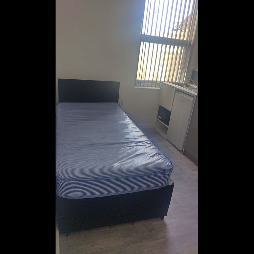 Room in a Shared House, Francis St, LU1 - Photo 1