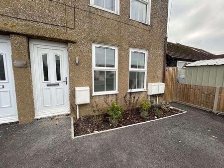 Minster Road, Sheerness, ME12 - Photo 2