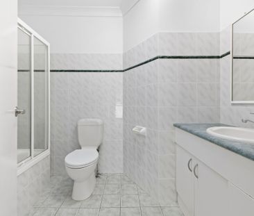 Modern Apartment in a Quiet Alderley Location - Photo 2