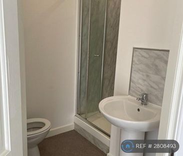 2 bedroom semi-detached house to rent - Photo 6