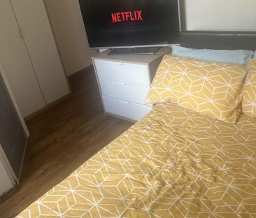 4 bedroom terraced house to rent - Photo 2