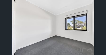 Near New 3 Bedroom Townhouse - Photo 3