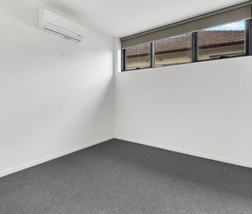 Modern Living in the Heart of Kew East on Burke Road: - Photo 1