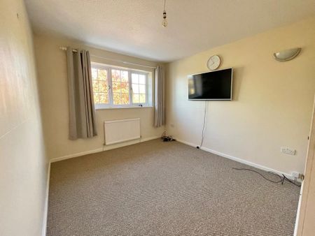 4 bedroom semi-detached house to rent - Photo 3