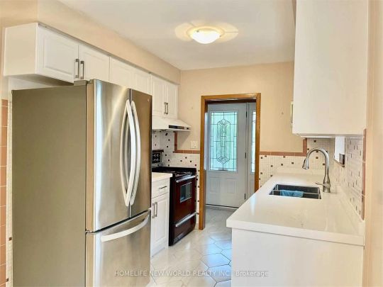 Detached Home For Lease | E8464870 - Photo 1