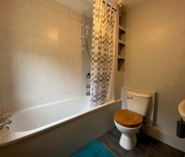 5 Lisburn Road, Ballynahinch, BT24 8BL - Photo 6