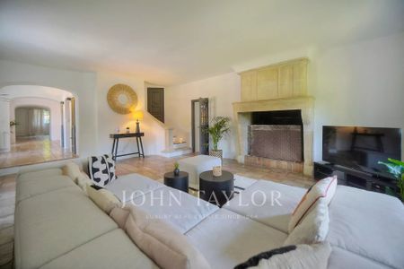 Maison à louer Mougins, Cote d'Azur, France8 500 EUR / Mois - Photo 3