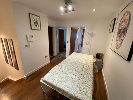 3 bedroom flat to rent - Photo 3