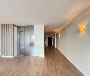 Bonito apartamento con vistas al mar, 2 dormitorios, terraza, ascen... - Photo 1