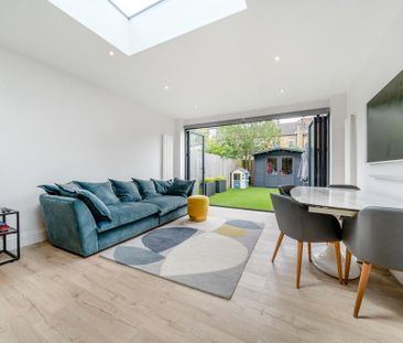 3 bedroom terraced house to rent - Photo 3