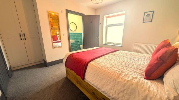 1 bedroom in a house share to rent - Photo 1