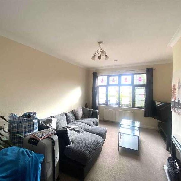 Blenheim Chase, Leigh On Sea, SS9 - Photo 1