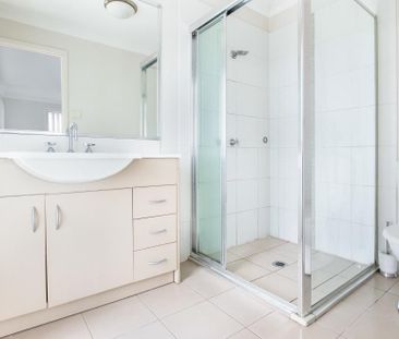 4 Bedroom Family Home in Sought-After Haywards Bay - Photo 1