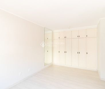 Apartamento com 3 quartos e 50m² para alugar em Petrópolis, Porto A... - Photo 1