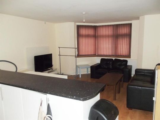 5 bedroom flat to rent - Photo 1