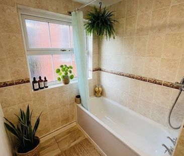 Room in a Shared House, Leeward Gardens, SW19 - Photo 5