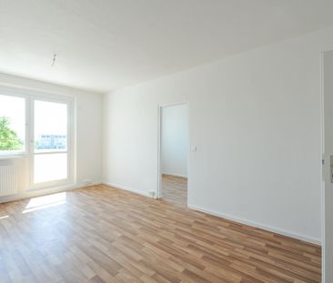 Grüne und ruhige Lage - 6. Etage- renoviert ab sofort - Photo 1