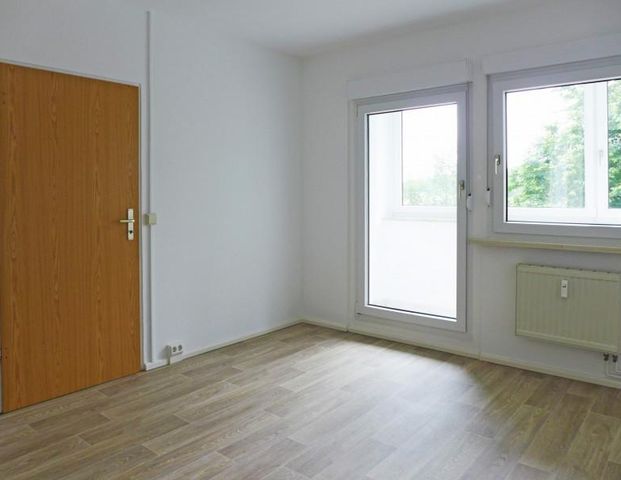 Bequem im Erdgeschoss mit verglastem Balkon! - Foto 1