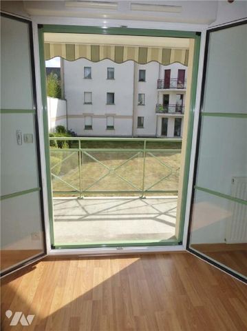 Pour visiter, appeler le 02.23.55.91.17 VITRE. Rue Savary - Proximité Centre ville, ce très b... - Photo 2