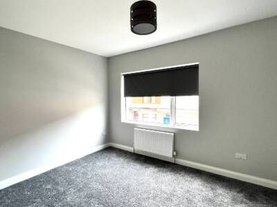 Partly Furnished 2 Bedroom Terrace - Photo 4