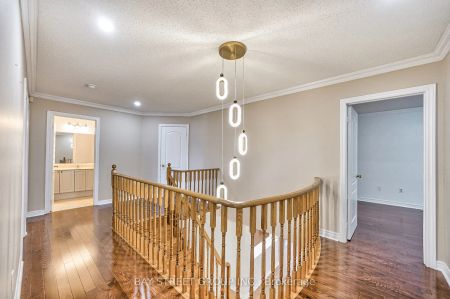 Detached Home For Lease | N9285161 - Photo 5