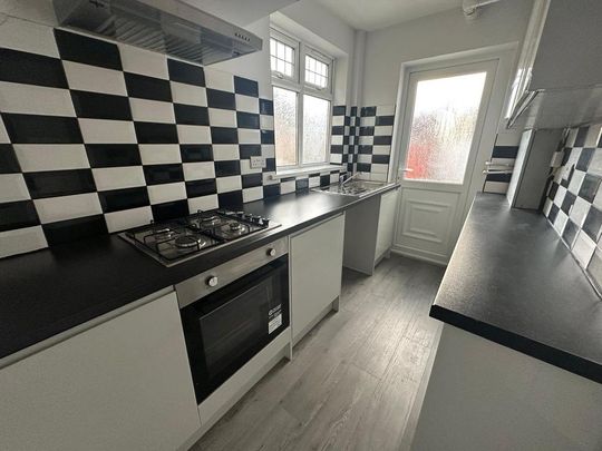 4 bedroom semi-detached house to rent - Photo 1