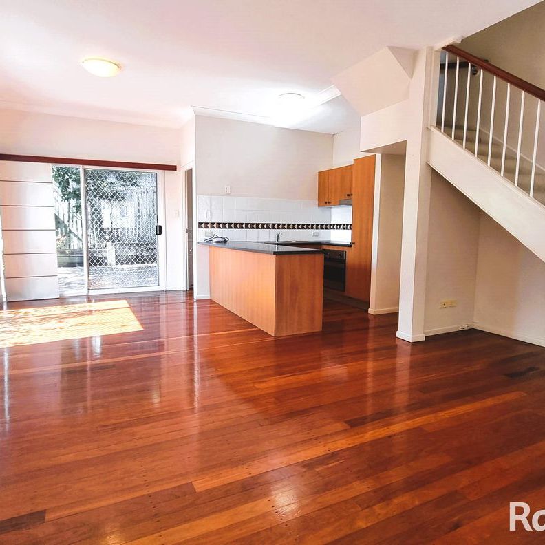 Good Size Townhouse in Great Taringa location - Photo 1