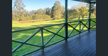 Spacious 3-Bedroom Family Home on 3.5 Acres – Fully Furnished - Photo 5