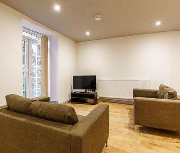 3 bedroom flat to rent - Photo 6