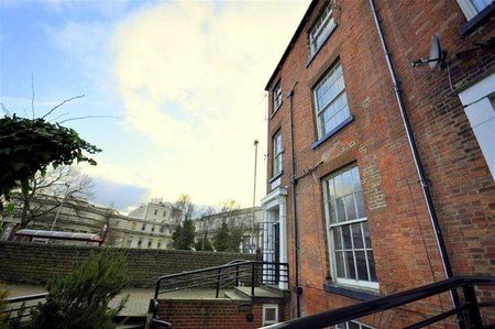 2 bedroom flat to rent - Photo 3