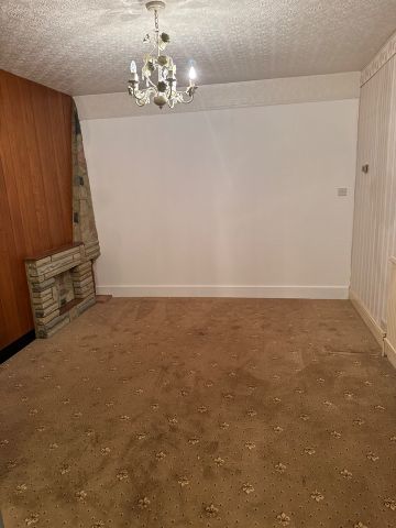 4 Bed Semi-Detached House, Salisbury Avenue, IG11 - Photo 2