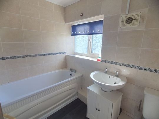 Queens Way, Atherstone - Photo 1