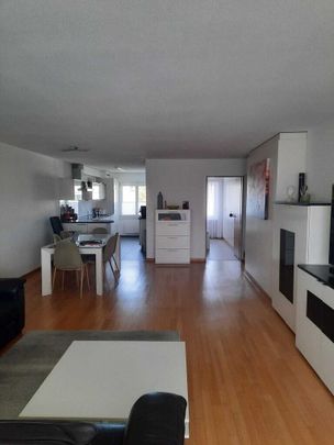 Luxurious 4.5-room apartment in a central location in Kirchberg - Foto 1