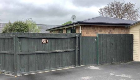 Modern Three Bedroom Home - Photo 2