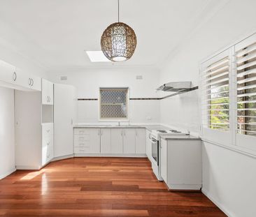 Quiet Three-Bedroom Home in Elevated Lake Heights - Photo 5