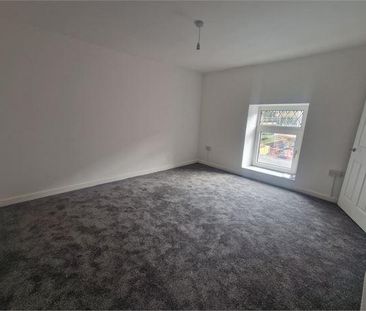 2 bedroom end of terrace house to rent - Photo 3