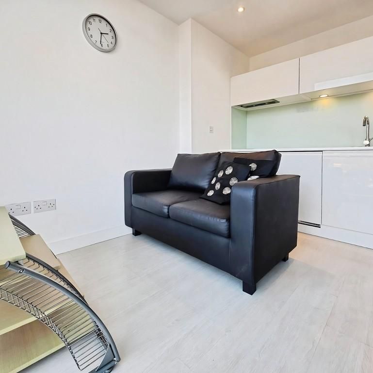 Studio to rent - Photo 1