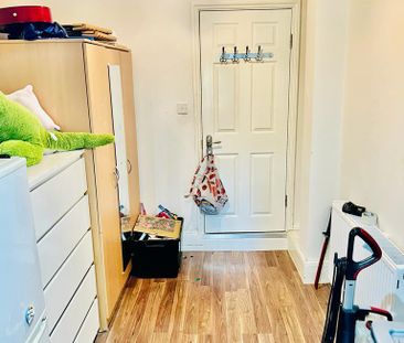 1 bedroom in a house share to rent - Photo 6