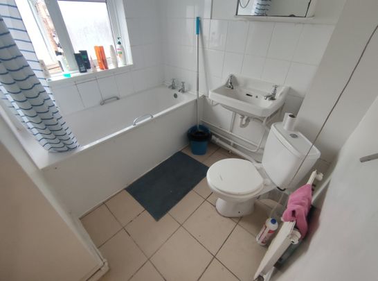 Room in a Shared Flat, Penshurst Road, N17 - Photo 1