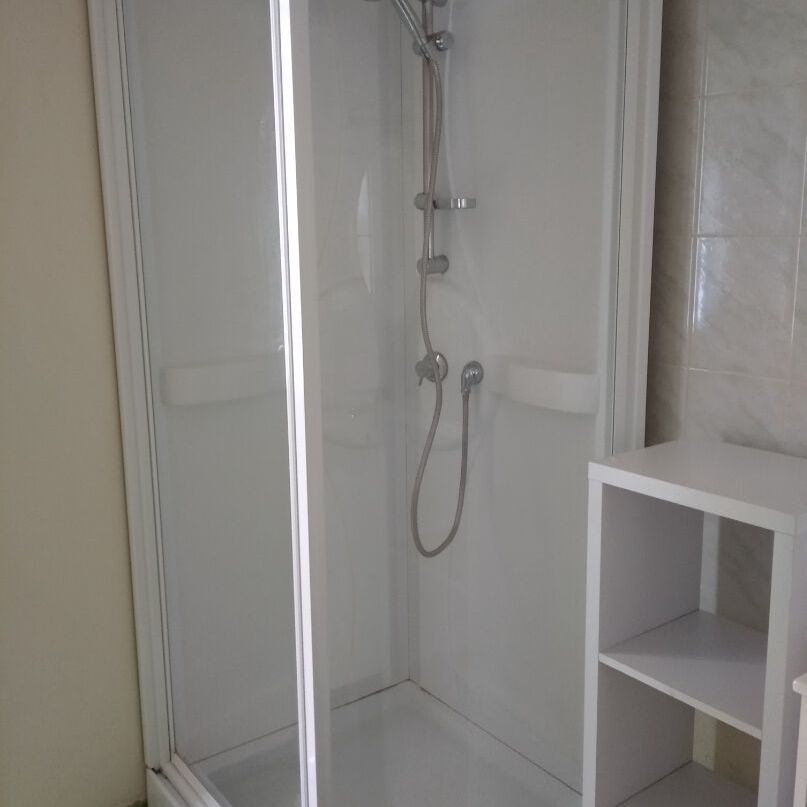 A louer appartement MEUBLE type F2 Carentan - 1er étage (50500) - Photo 1