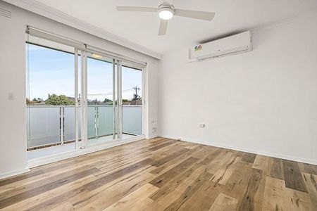 Sophisticated Living with Exceptional Appeal - Photo 3
