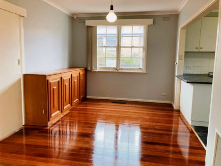 3 Bed, 1 Bath - Photo 4