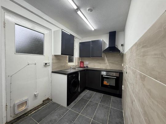 4 bedroom terraced house to rent - Photo 1