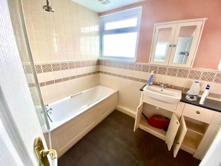 5 bedroom detached house to rent - Photo 2