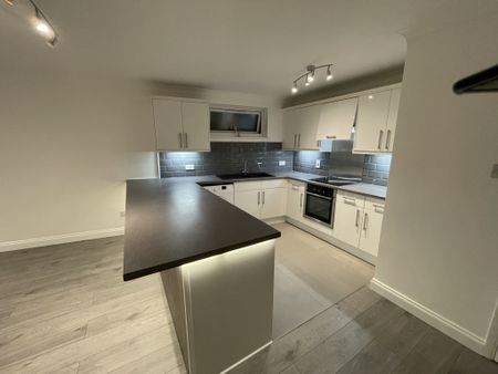 Newly Refurbished To A High Standard – Spacious One Bed Apartment to let in Upminster! - Photo 4