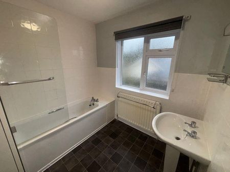 4 bedroom detached house to rent - Photo 4