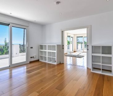 Luxury 5 bedroom Detached House for rent in Sotogrande, Spain - Photo 3