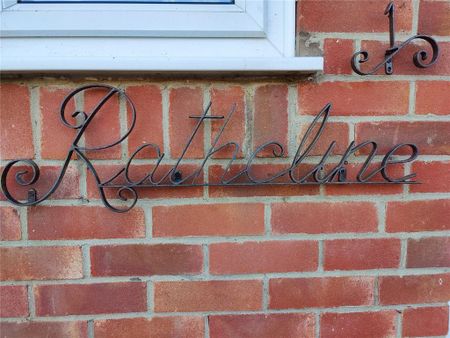 3 bedroom end of terrace house to rent - Photo 5